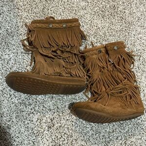 Girls Minnetonka boots